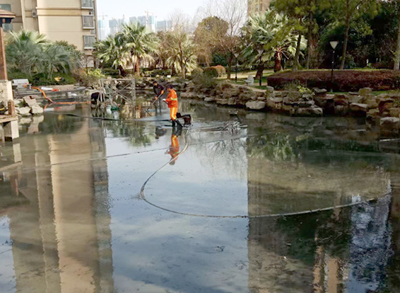 城中景观池淤泥清理